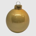 Egy pezsgőszínű Silent Night üveggömb közelről, fényes gyöngyház felülettel.