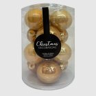 Gold üveg karácsonyi gömbök hengeres csomagolásban.