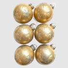 Hat darab kézzel festett üveg karácsonyi gömb fehér háttéren (7 cm).