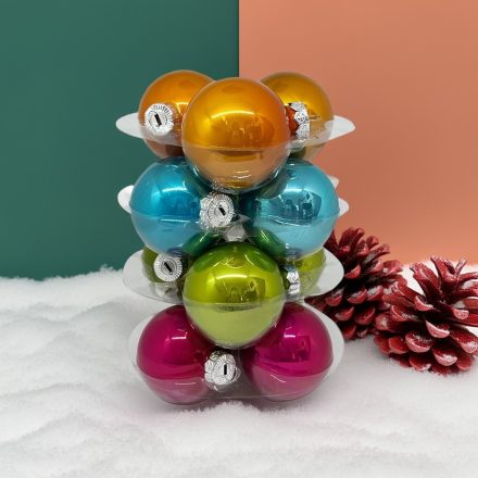 Happy Colours üveg karácsonyi gömb szett 12×6cm – színes gömbök dobozban, hó háttérrel