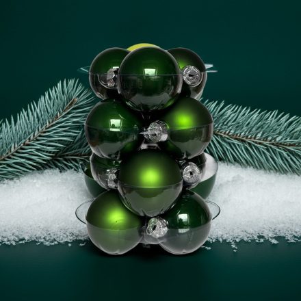 Nagy kép (több gömb toronyban, fenyőágakkal): „Green zöld üveg karácsonyi gömb szett 12 darabos, gyöngyház és matt felületű díszekkel, ünnepi dekorációval.