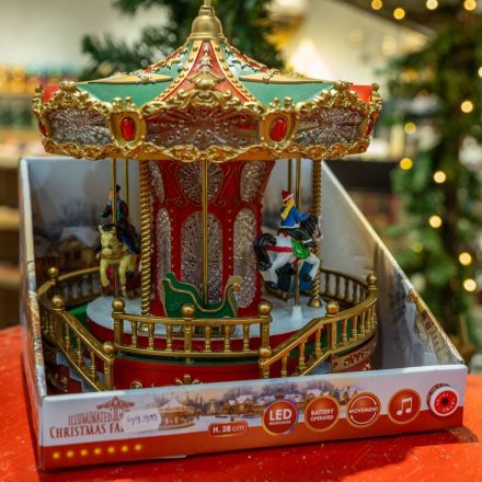 LED-es karácsonyi körhinta – Klasszikus Lovas Dioráma díszdobozban, arany részletekkel.