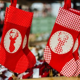 Textil zokni rénszarvassal 30cm 2 féle , díszletben elhelyezve