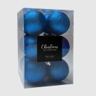 12 darabos kék glitteres műanyag karácsonyi gömb szett áttetsző csomagolásban, fehér háttérrel.